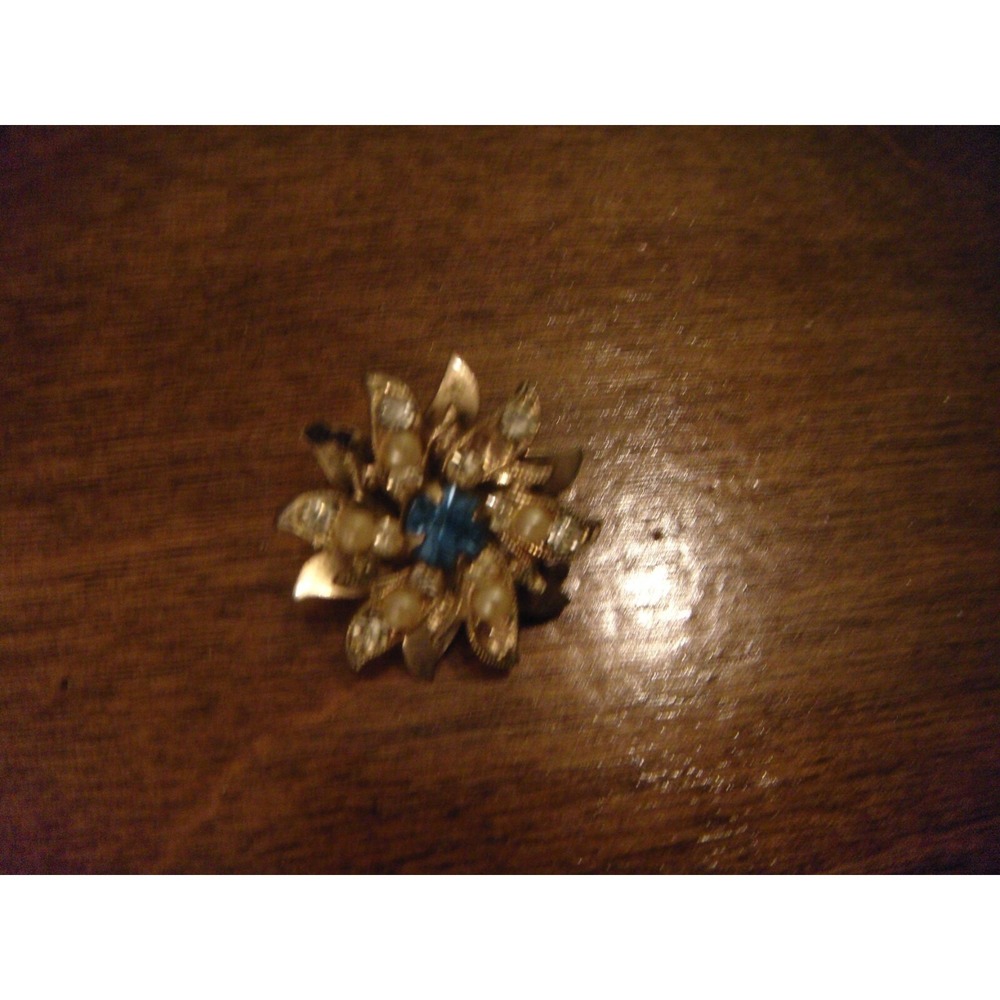 Vintage estate find brooch / pin blue clear rhinestones faux seed‎ pearls flower